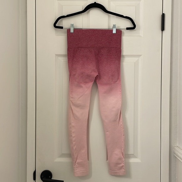 Pink Ombré Workout Crop Top and Tights - Picture 5 of 6